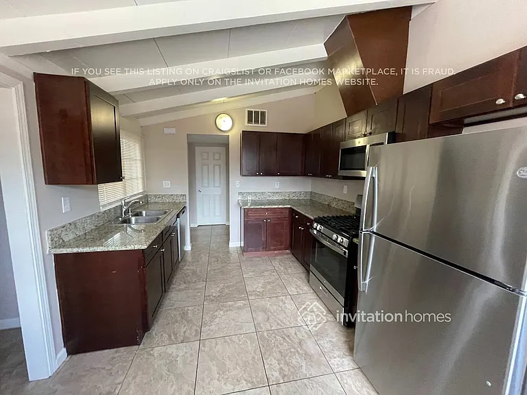 6452 Geyser Ave — Photo 11