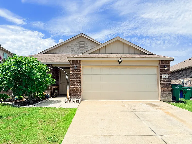 115 Waxberry Dr — Photo 2