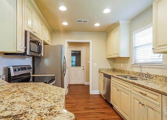 3rd image of 120 Earl Owens Dr #1