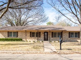 601 Loma Alta St, Ennis, TX 75119