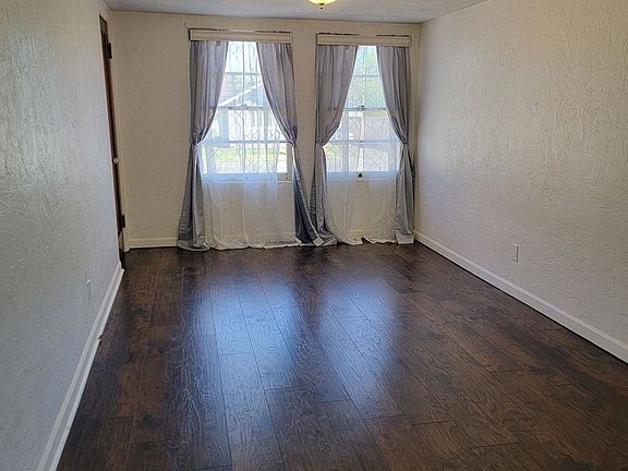 3rd image of 310 1/2 SE 6th St