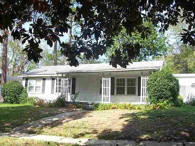 1st image of 305 N Cotton St