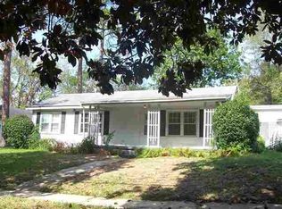 305 N Cotton St, Gladewater, TX 75647