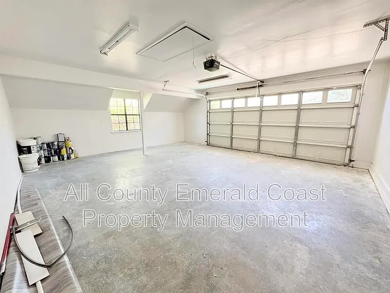 710 Swan Ln — Photo 41