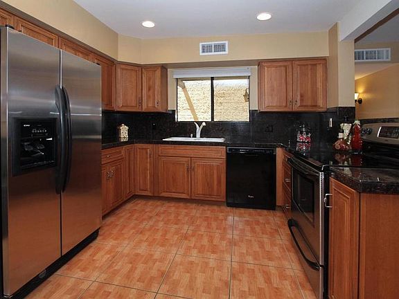4th image of 3431 N Millard Dr