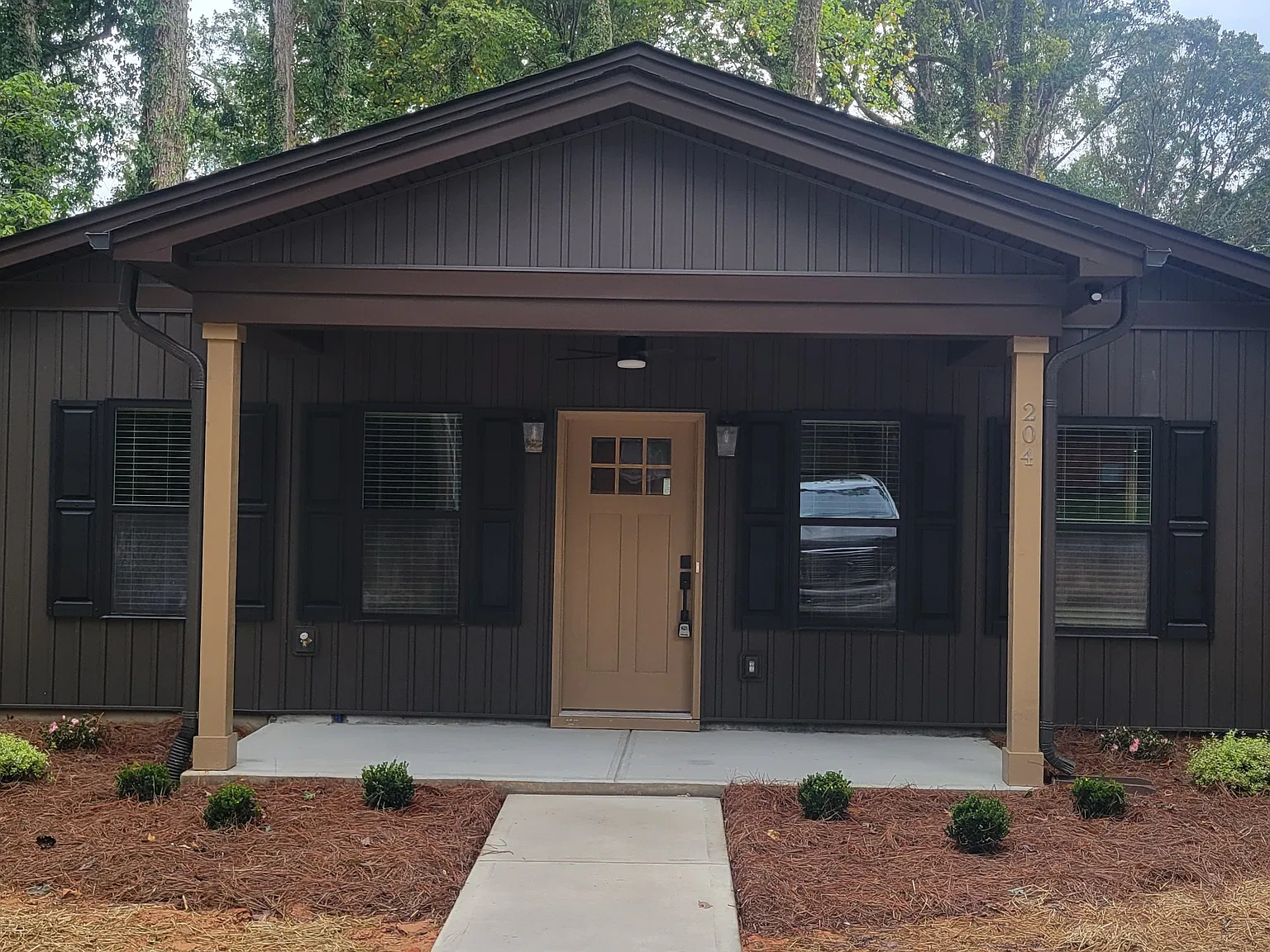 204 E Poplar St — Photo 1