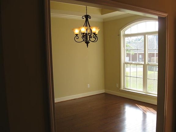3rd image of 214 Kilkenny Dr