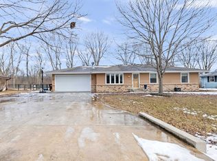 8627 Delta Dr, Machesney Park, IL