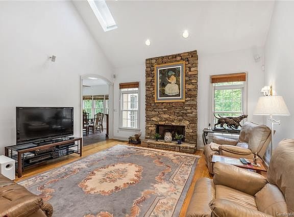 5th image of 150 Bowenterra Dr