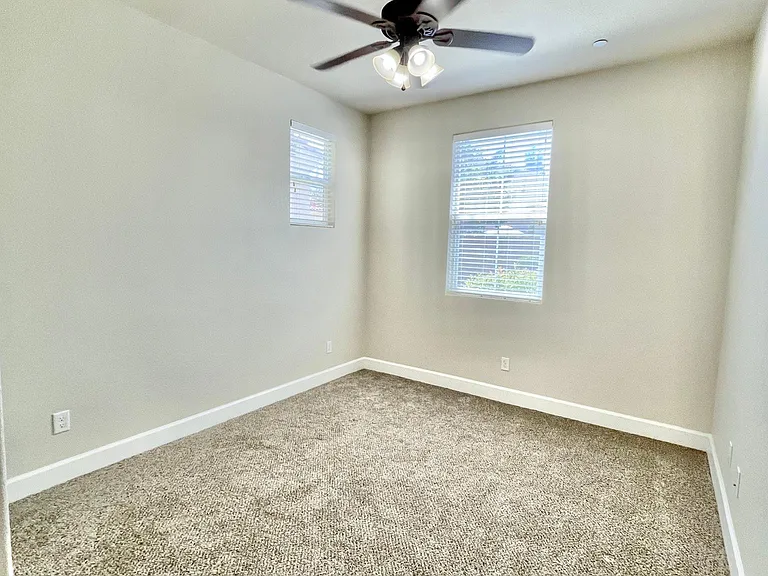 1736 Parkway Dr N — Photo 11