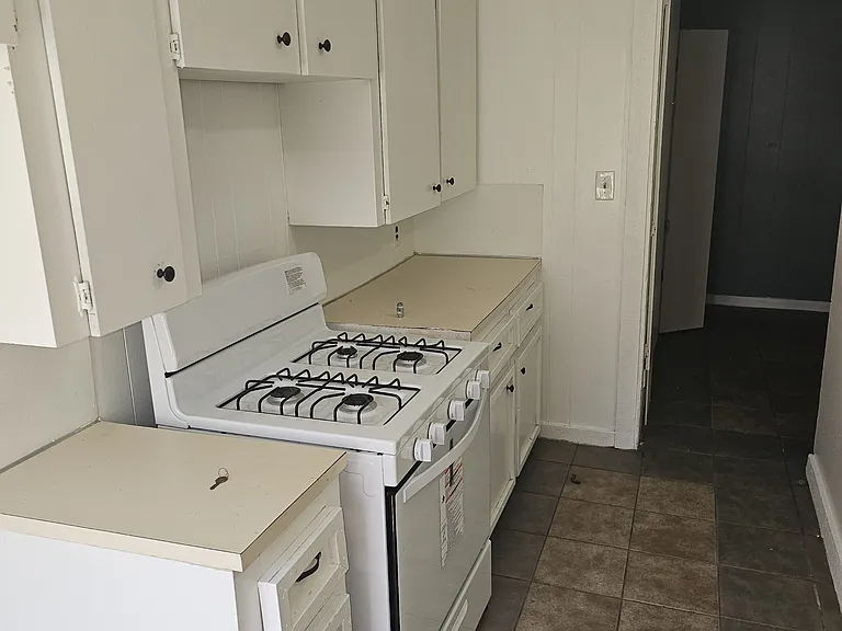 217 N Wilson Ave #D — Photo 3