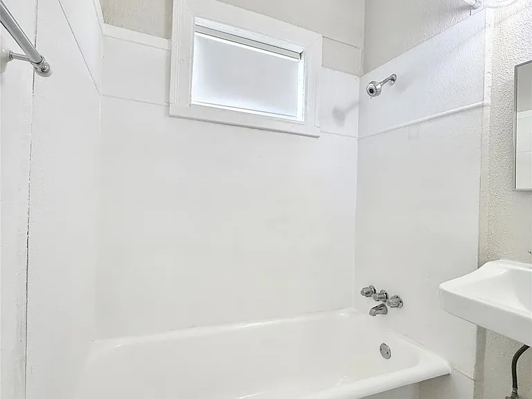 3920 Fannin St #110 — Photo 15