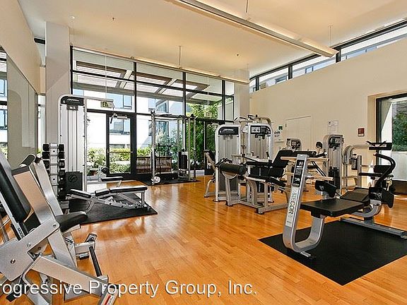 4th image of 250 King St Unit 260