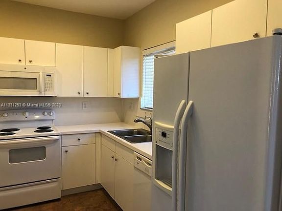 4th image of 1142 NE 41st Ave
