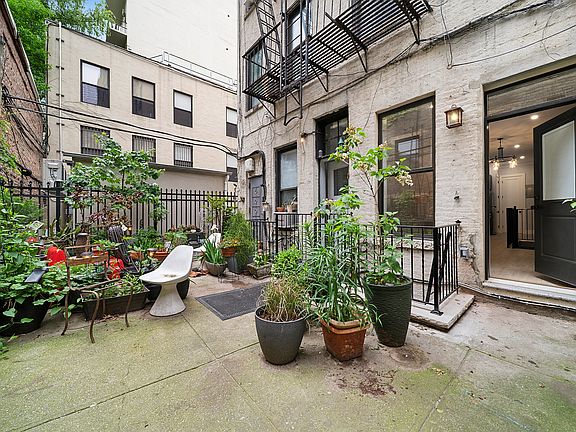 4th image of 426 W 45th St #1RE