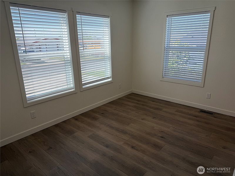 5th image of 402 Maple Avenue #52