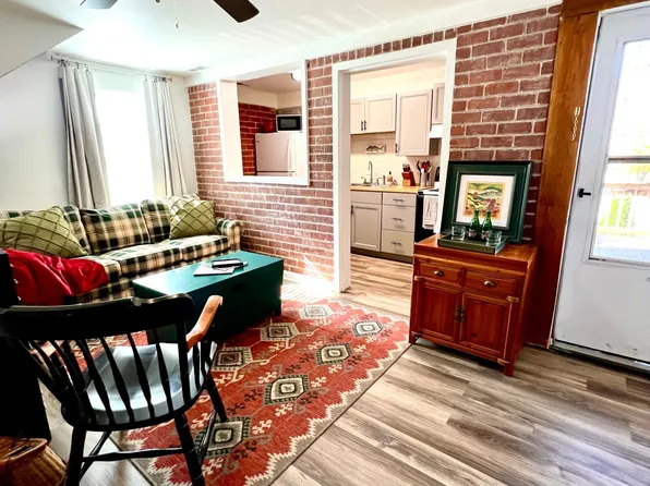 107 Riverview Dr APT 8, Johnson City, TN 37601