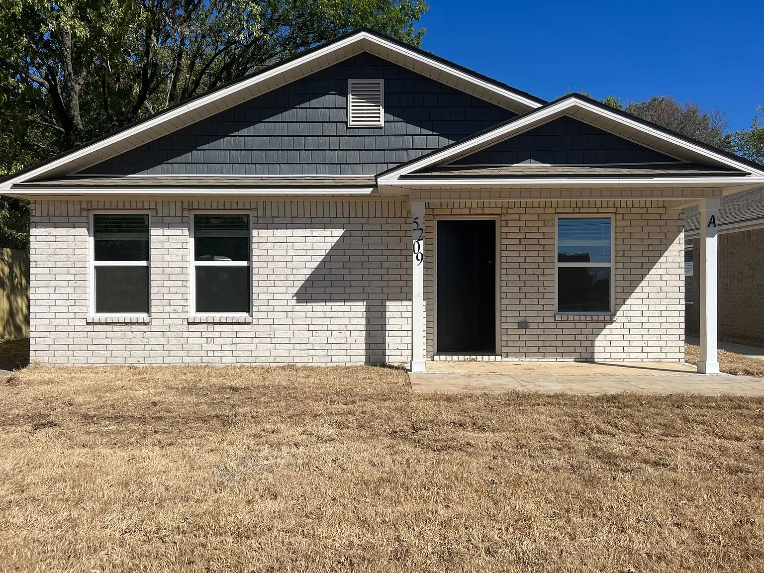 Newly Built 2 Bedroom, 2 Bathroom Townhome — Photo 3