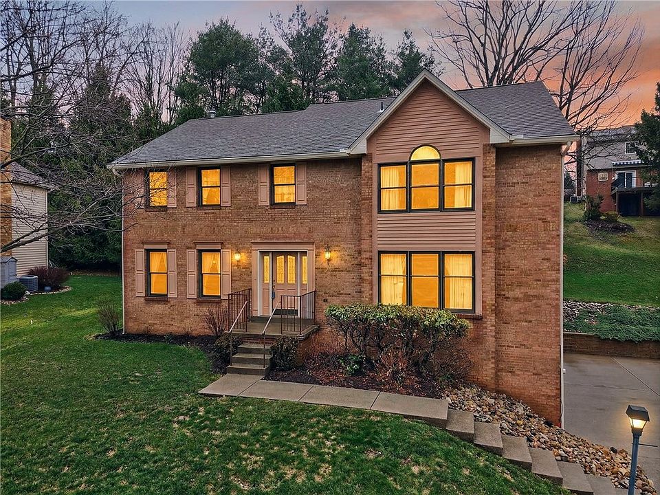 1st image of 425 Stag Horn Dr