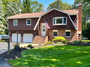 8 Saturn Ct, Highland Lakes, NJ 07422