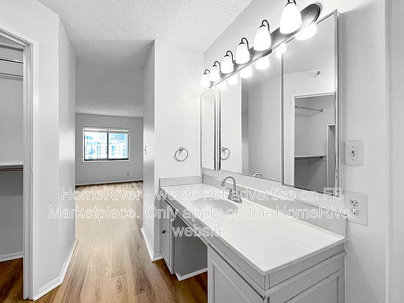 5th image of 1600 N Oak St APT 1516