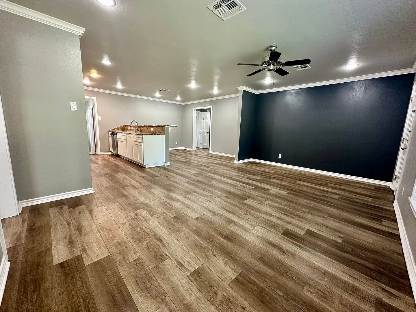 Available Now! Beautifully Renovated 3 bed, 2 Bath Home! No pets — Photo 3