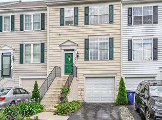 192 Connery Ter SW, Leesburg, VA 20175