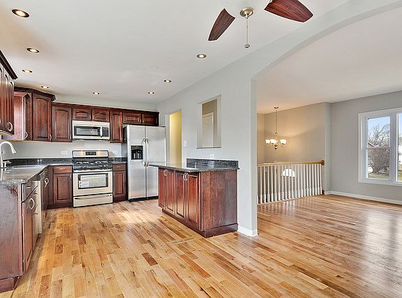 3rd image of 5923 Edward Dr
