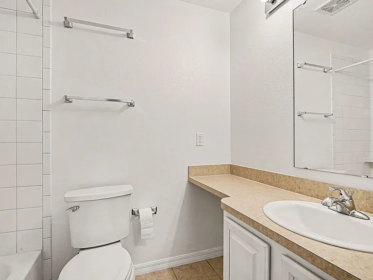 255 W Towne Pl — Photo 13