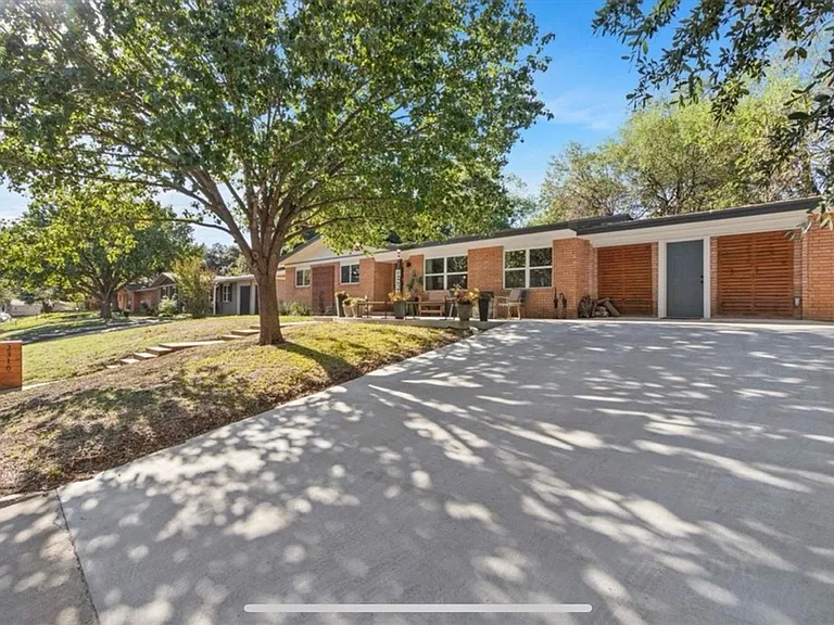 2316 Hermanson Dr — Photo 5
