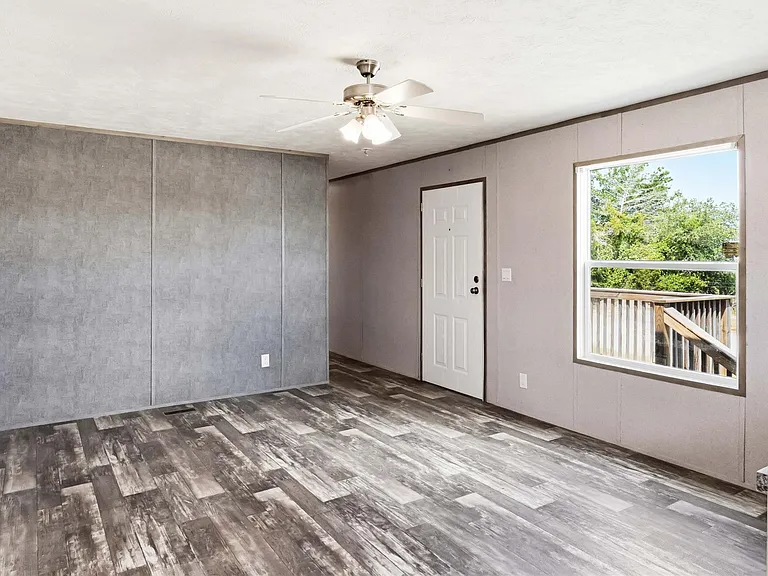5670 E Austin St — Photo 8