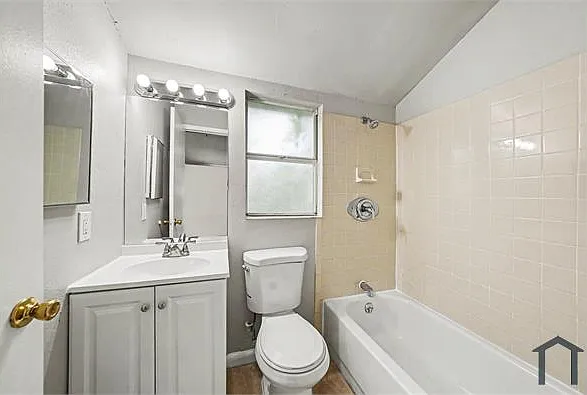 8716 N Blvd — Photo 24