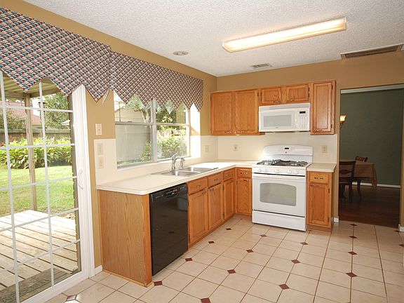 4th image of 3012 Bay Creek Dr