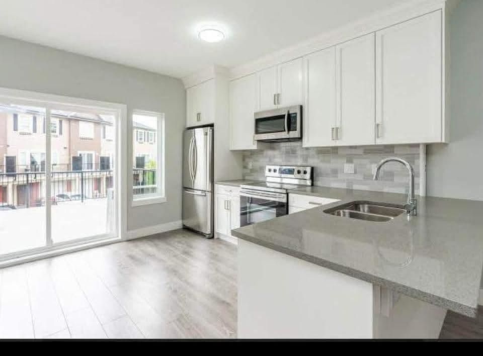 2nd image of 2530 Janzen St #14