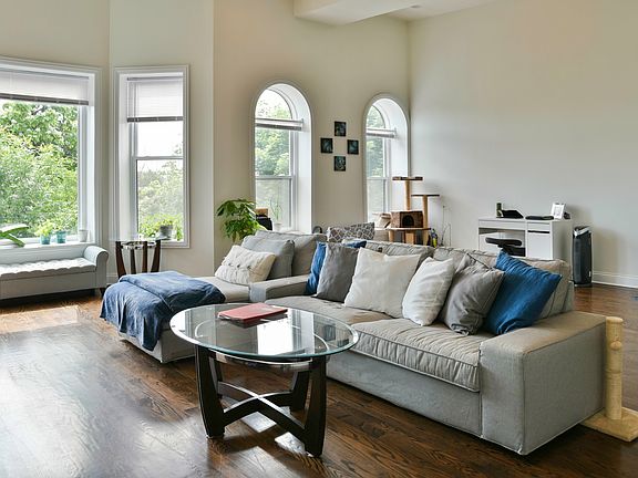 2nd image of 1856 N Humboldt Blvd #3N