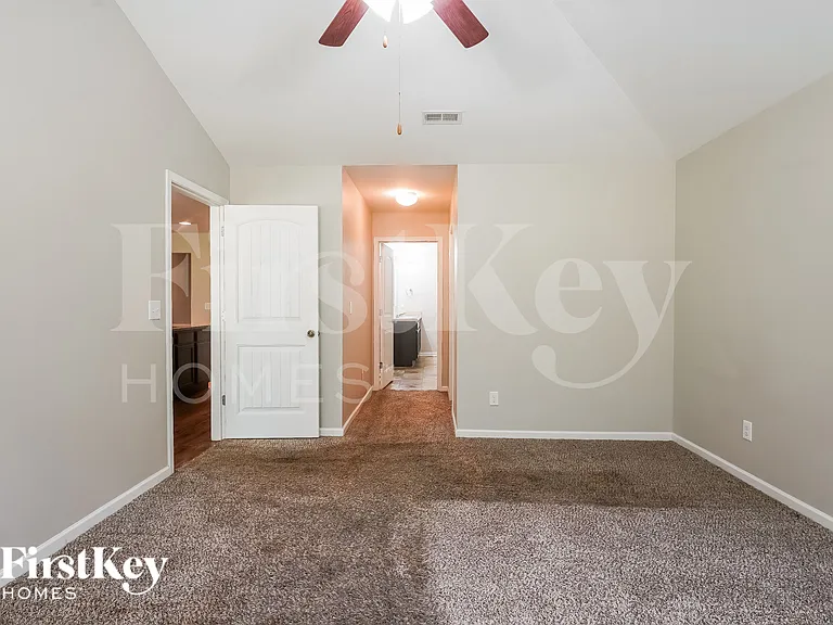 4631 Woodford Cir — Photo 10