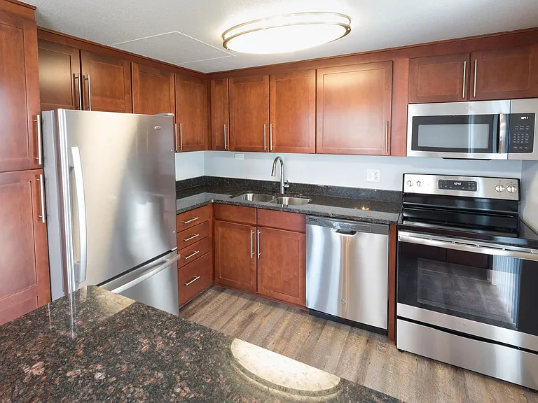 Somerset Apartments — Photo 2