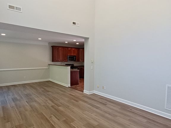4th image of 1270 Chatham Rdg