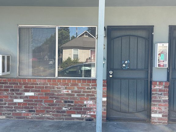 2nd image of 228 S Walnut Ave APT 2
