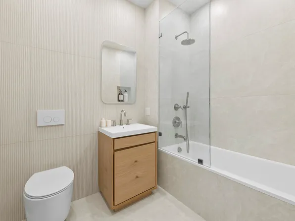 184 Hawthorne Street image 5 of 9