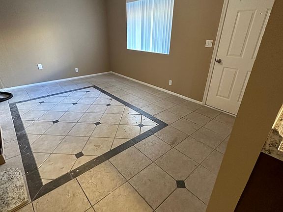 5th image of 618 E Marilyn Ave APT 4