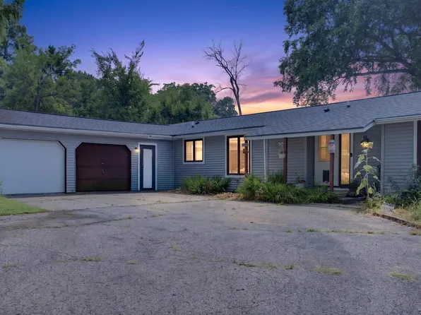 N6637 Meadowview Dr, Pardeeville, WI 53954