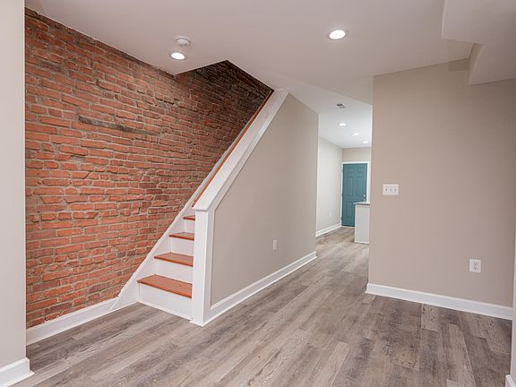 4th image of 220 N Rose St