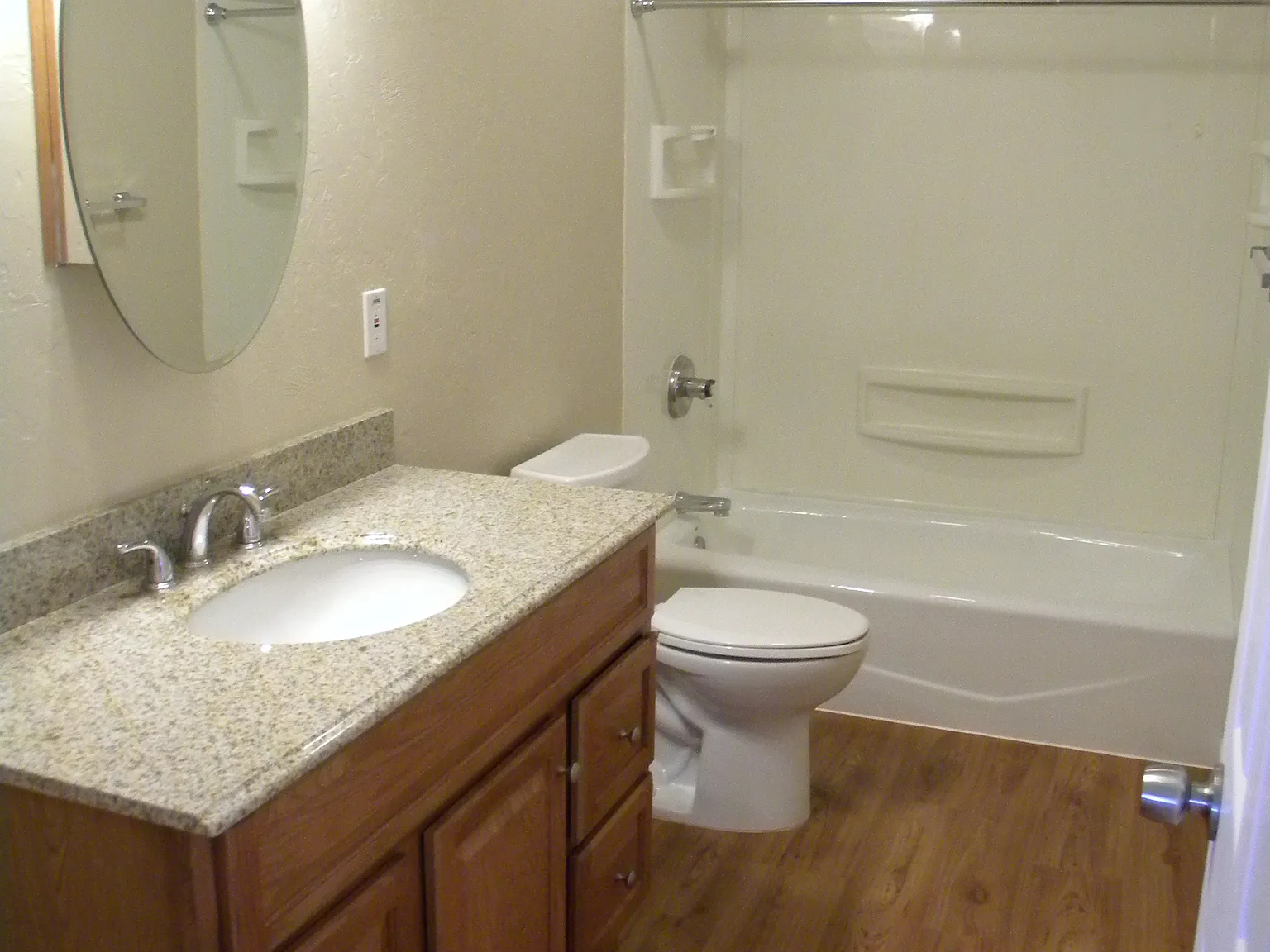 2 bed, 1000 sqft, $1,400 — Photo 4