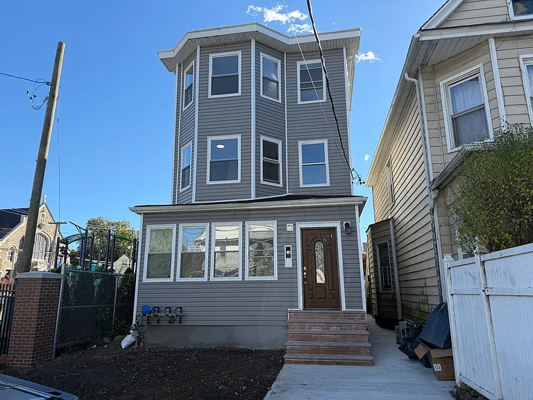 26 Radford St #3 — Photo 7