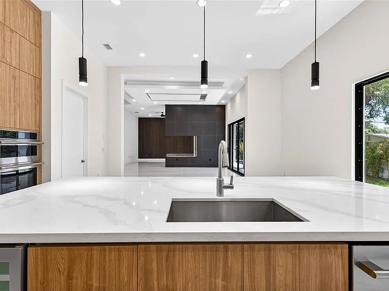 4426 W Euclid Ave — Photo 17