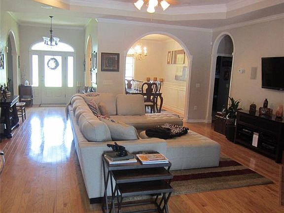2nd image of 102 Wentworth Dr