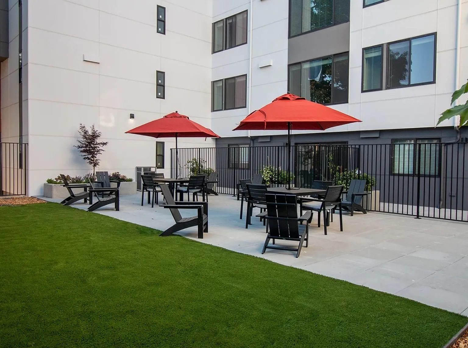Edric Apartments — Photo 2