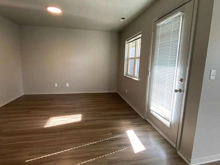 Davis Park Apartments — Photo 20