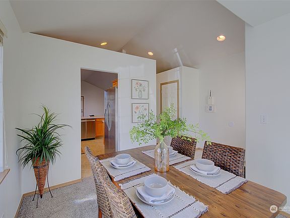4th image of 11003 Meridian Drive SE #19